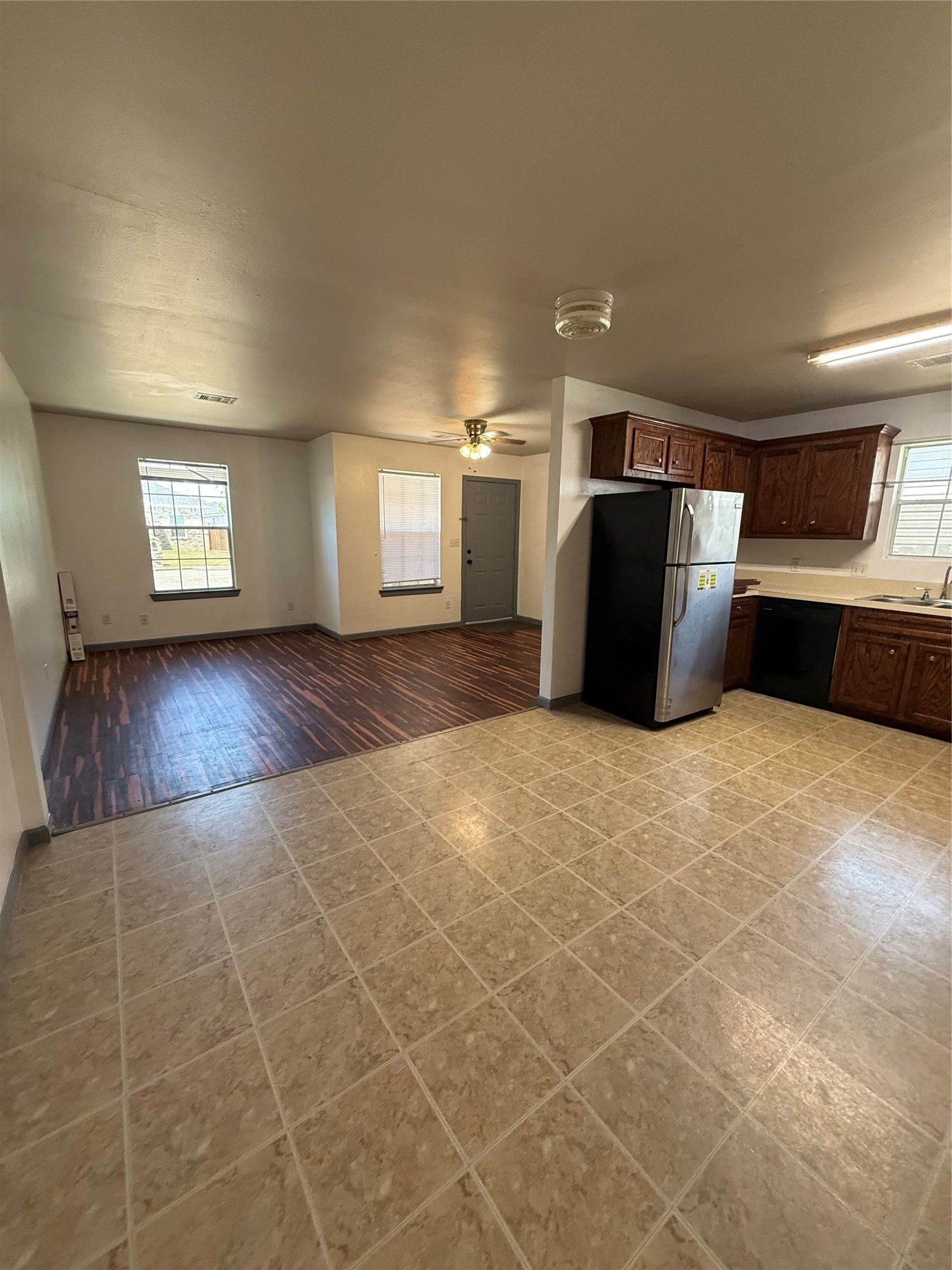 1303 A Edison Street Property Photo 3
