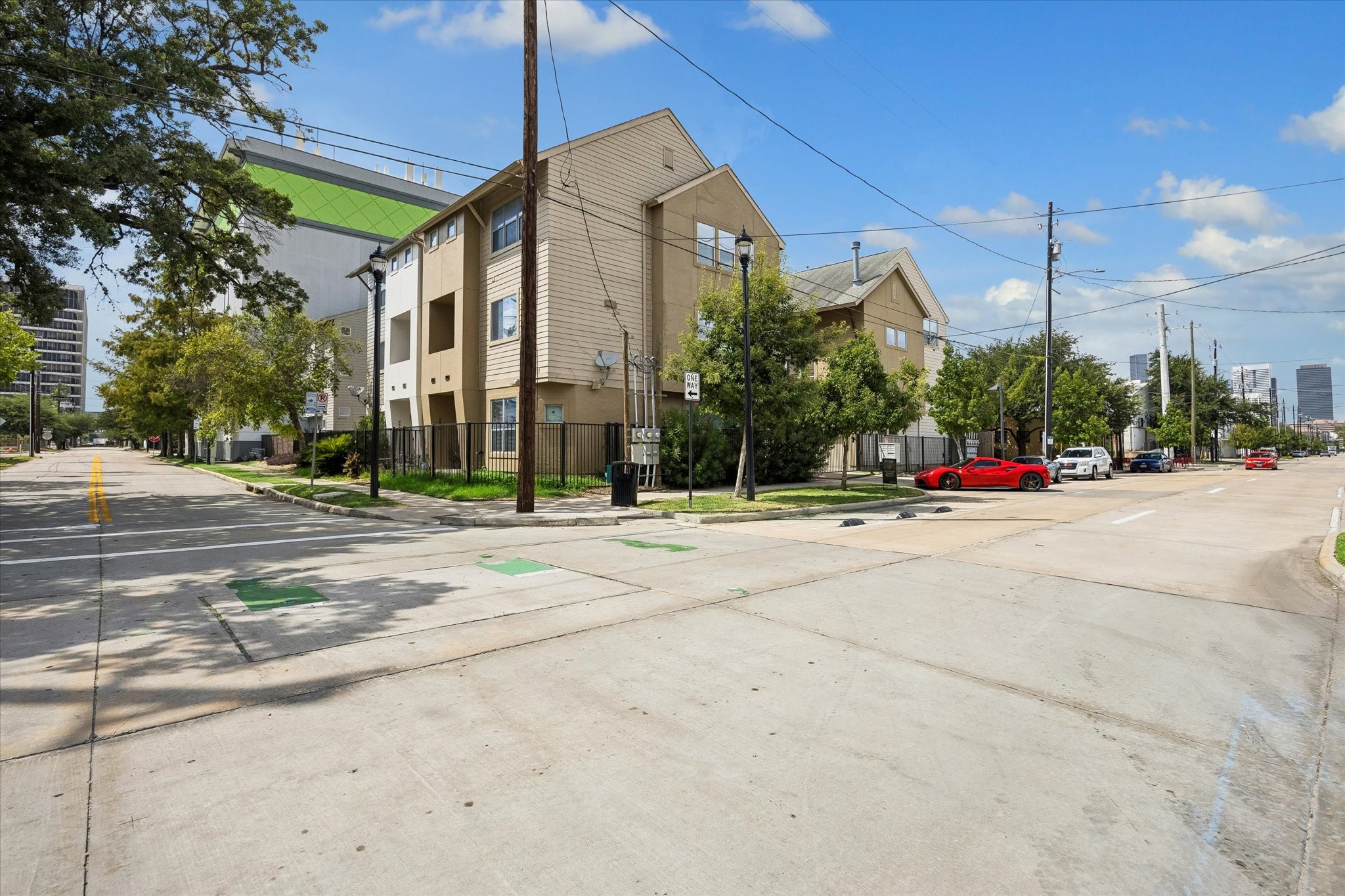 3010 Caroline Street Property Photo 4