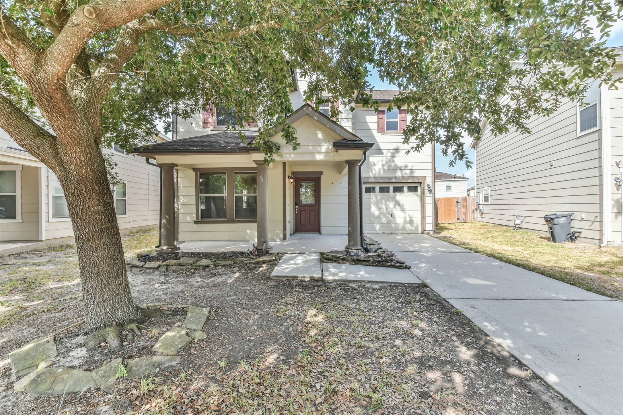 29315 Hickory Terrace Drive Property Photo 2