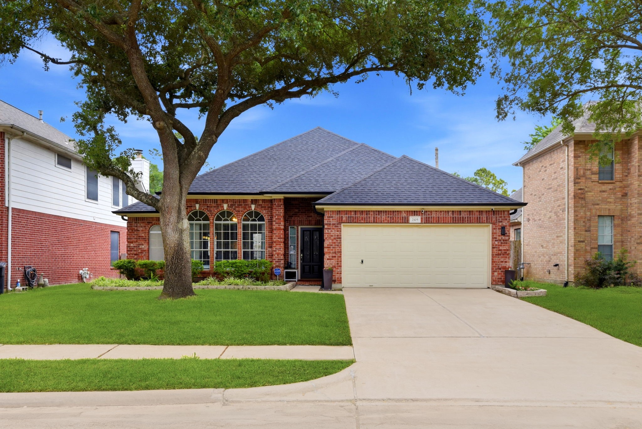 2105 Mossy Trail Drive Property Photo 1