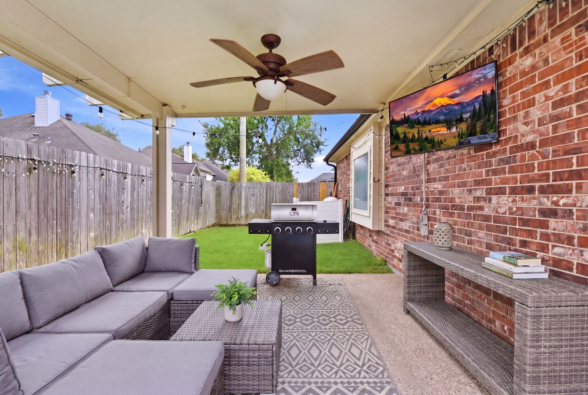 2105 Mossy Trail Drive Property Photo 3