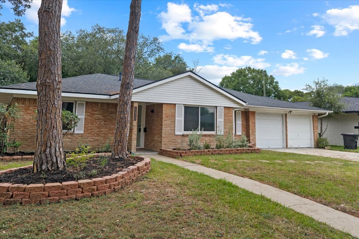 11510 Mullins Drive Property Photo 1