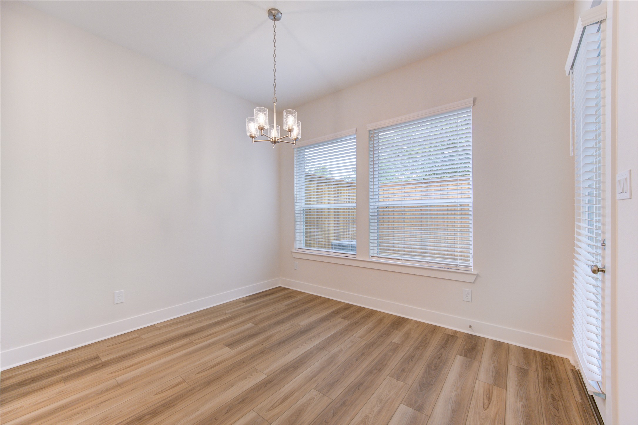 16032 Mason Run Drive Property Photo 11