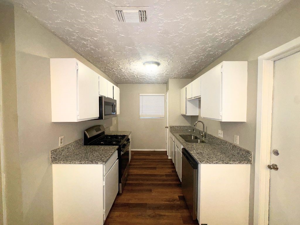10719 Ambergate Drive Property Photo 6