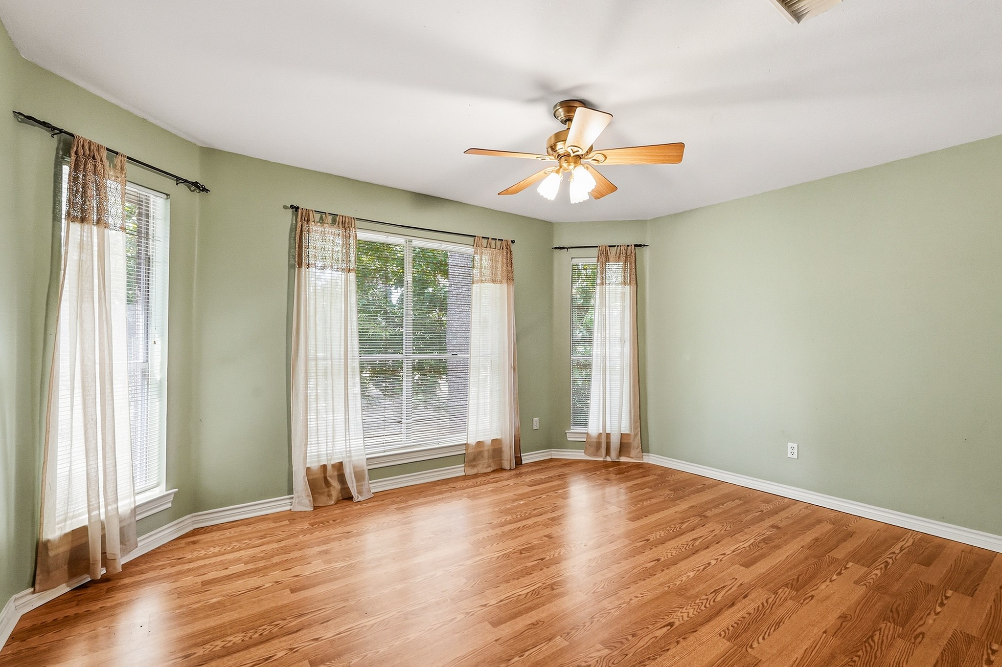 19027 Relay Road Property Photo 18