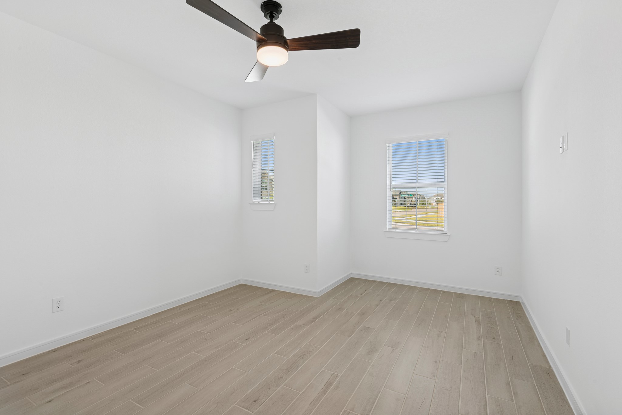 5531 Knight Court Property Photo 6