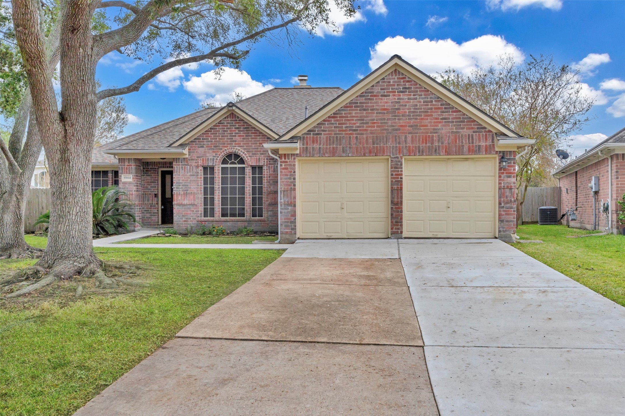 17803 Inland Oaks Drive Property Photo 3
