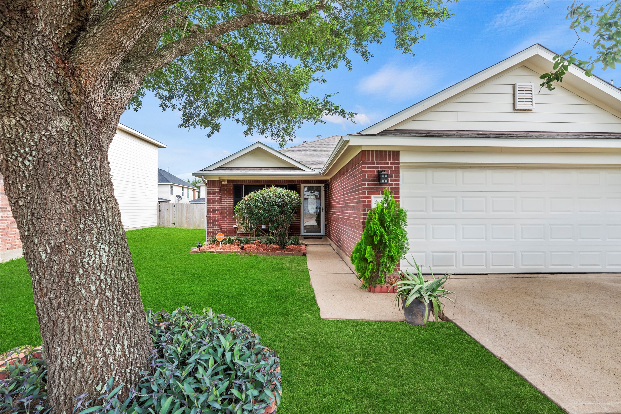 20723 Dewberry Creek Lane Property Photo 2