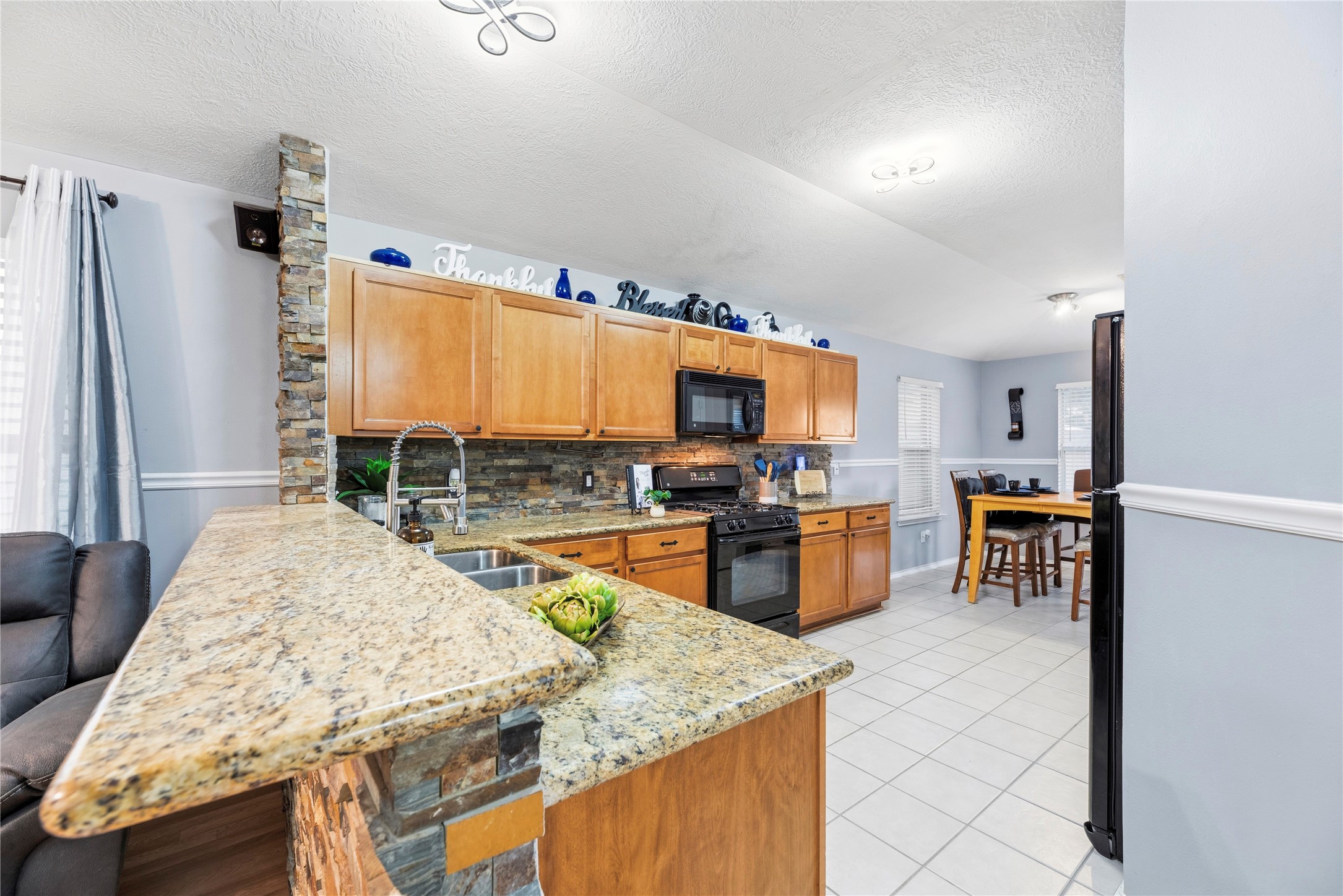 20723 Dewberry Creek Lane Property Photo 9