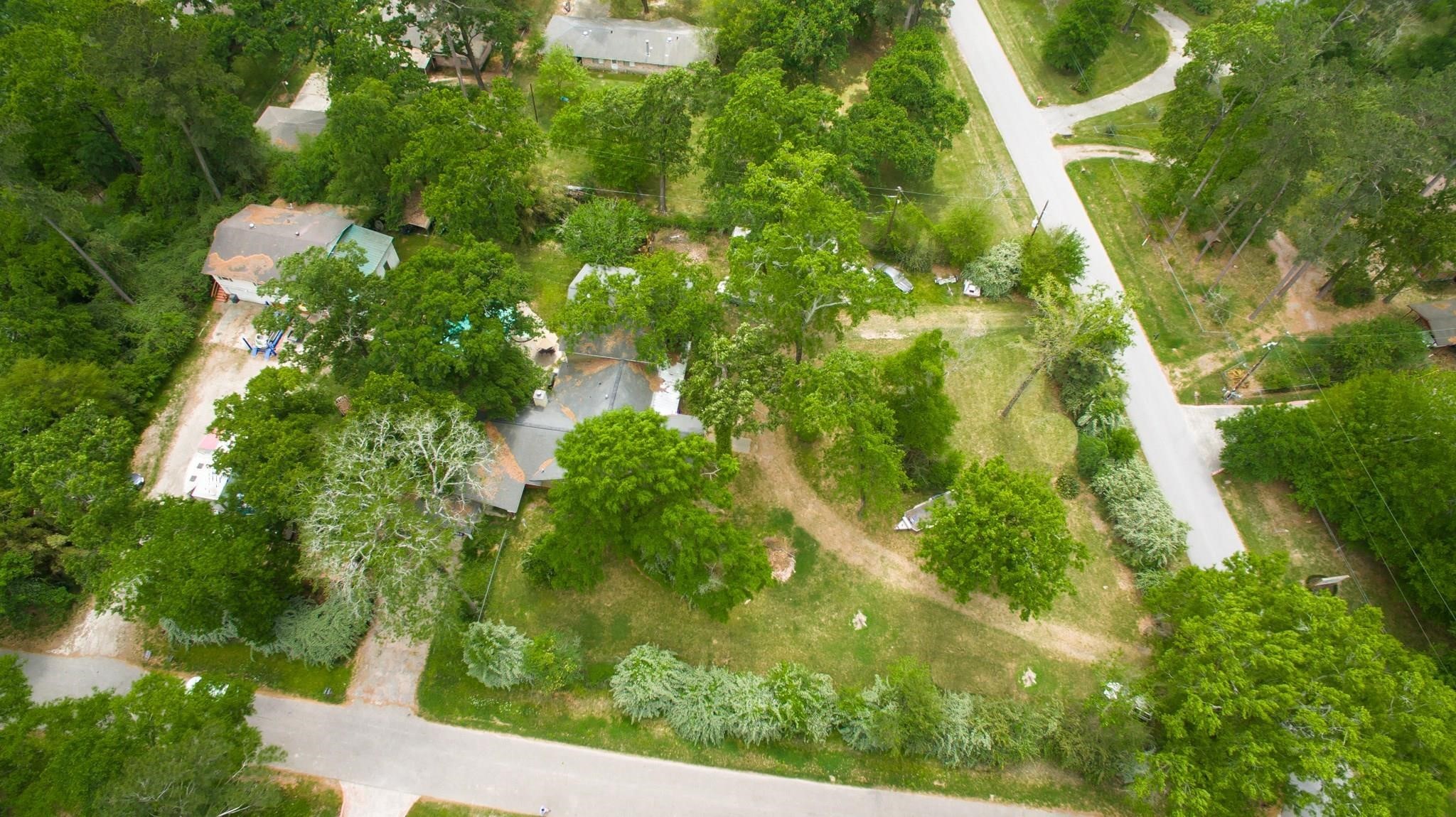 1802 Pinewoods Way Property Photo 3