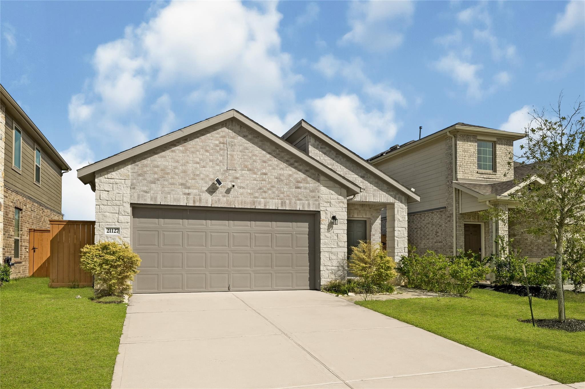 21127 Dolphin Bay Ln Property Photo 2