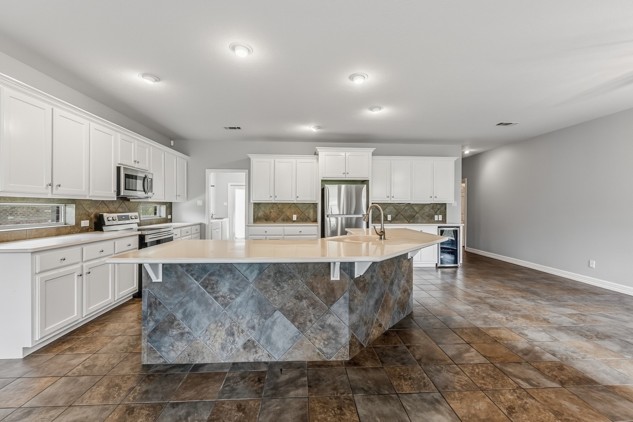 501 Cherry Hills Drive Property Photo 7