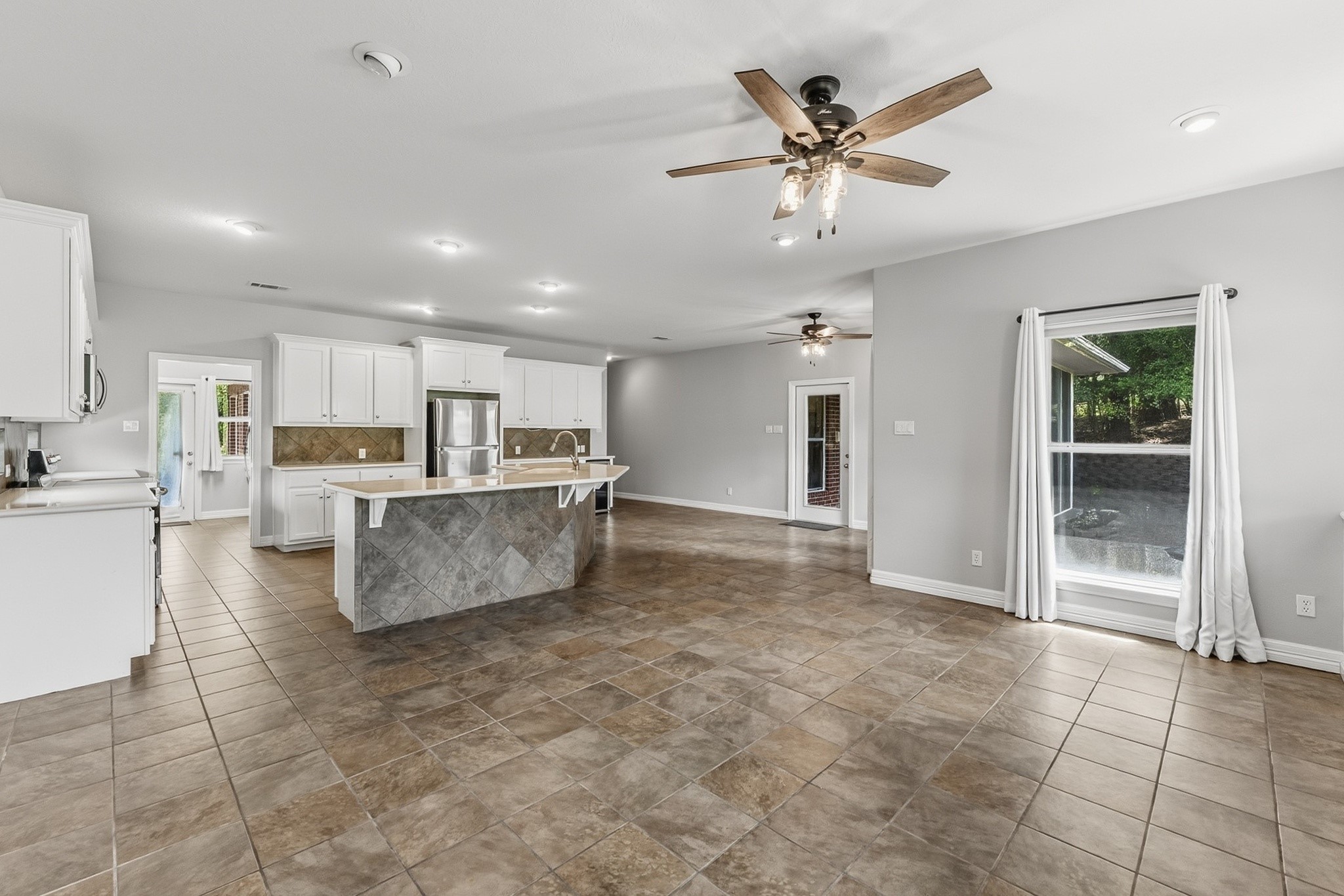 501 Cherry Hills Drive Property Photo 8