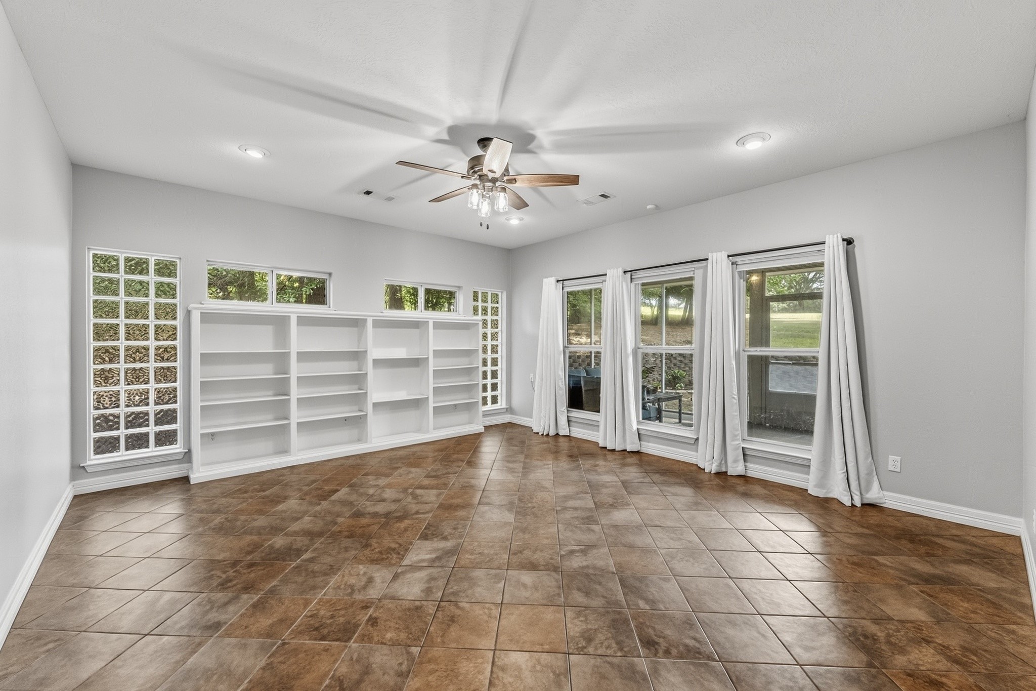 501 Cherry Hills Drive Property Photo 15
