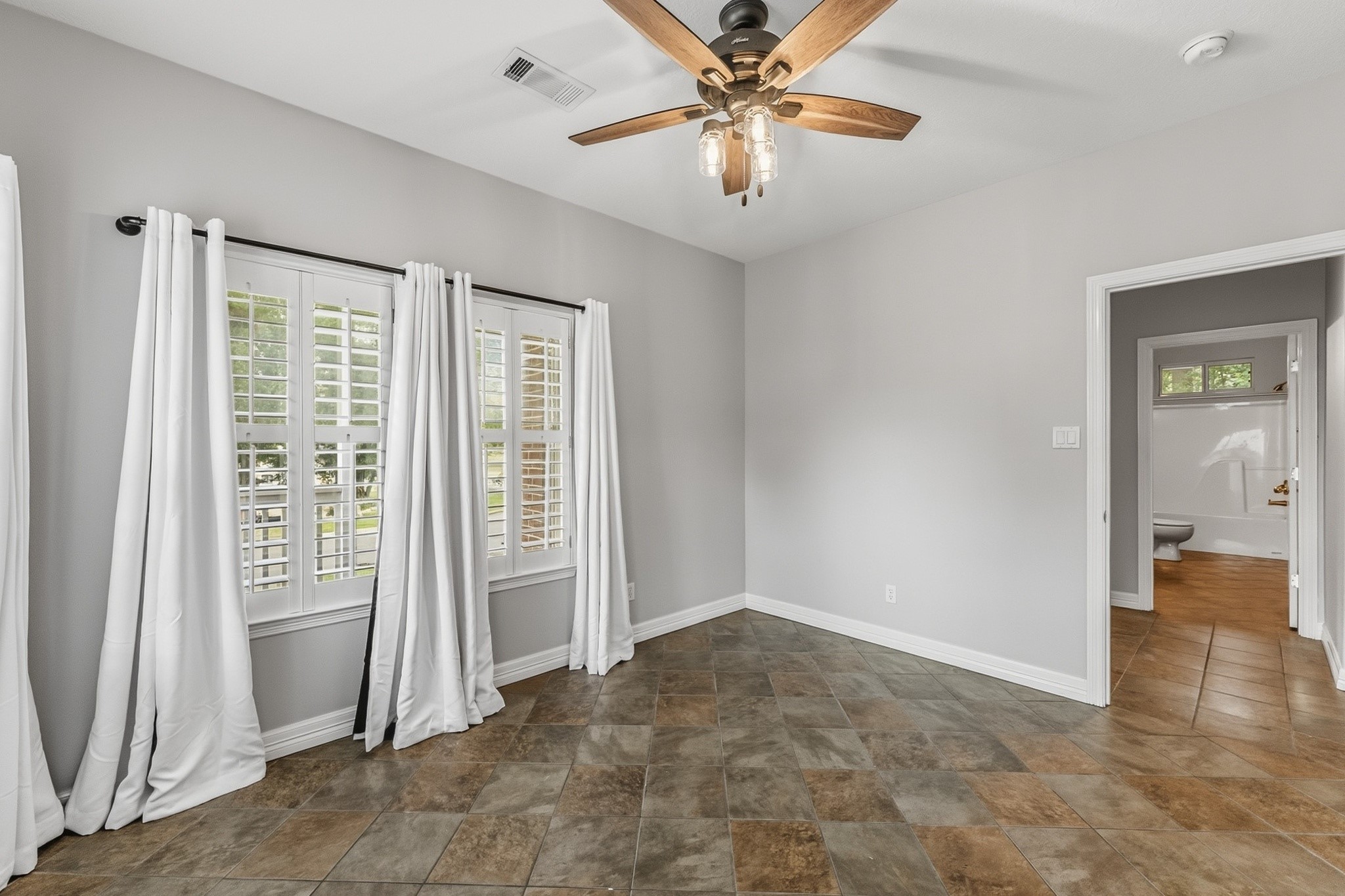 501 Cherry Hills Drive Property Photo 22