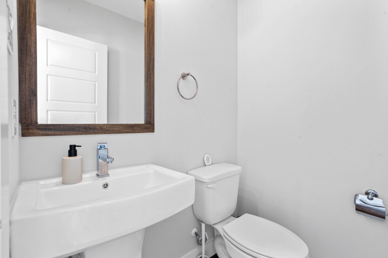 1114 W 15th 1/2 Street A Property Photo 33