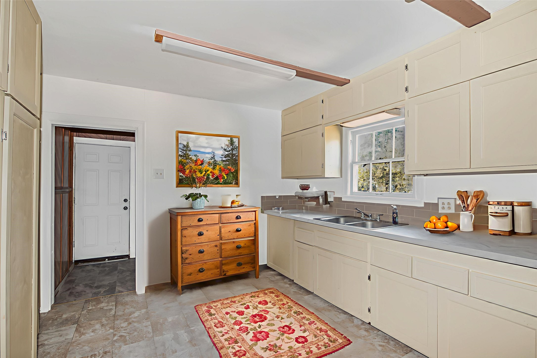 1207 E 27th Street Property Photo 4