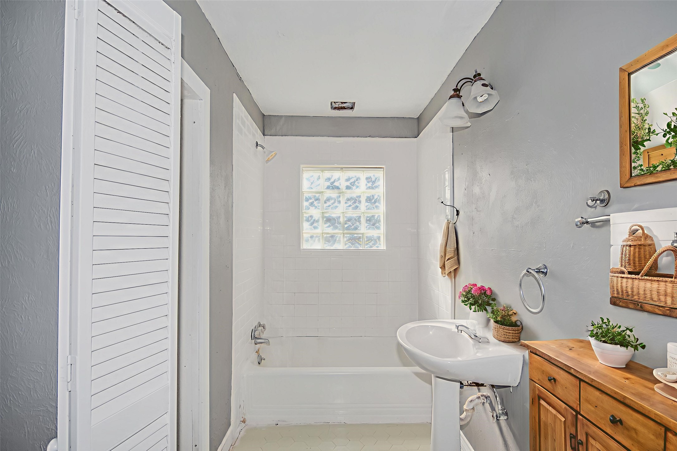 1207 E 27th Street Property Photo 16