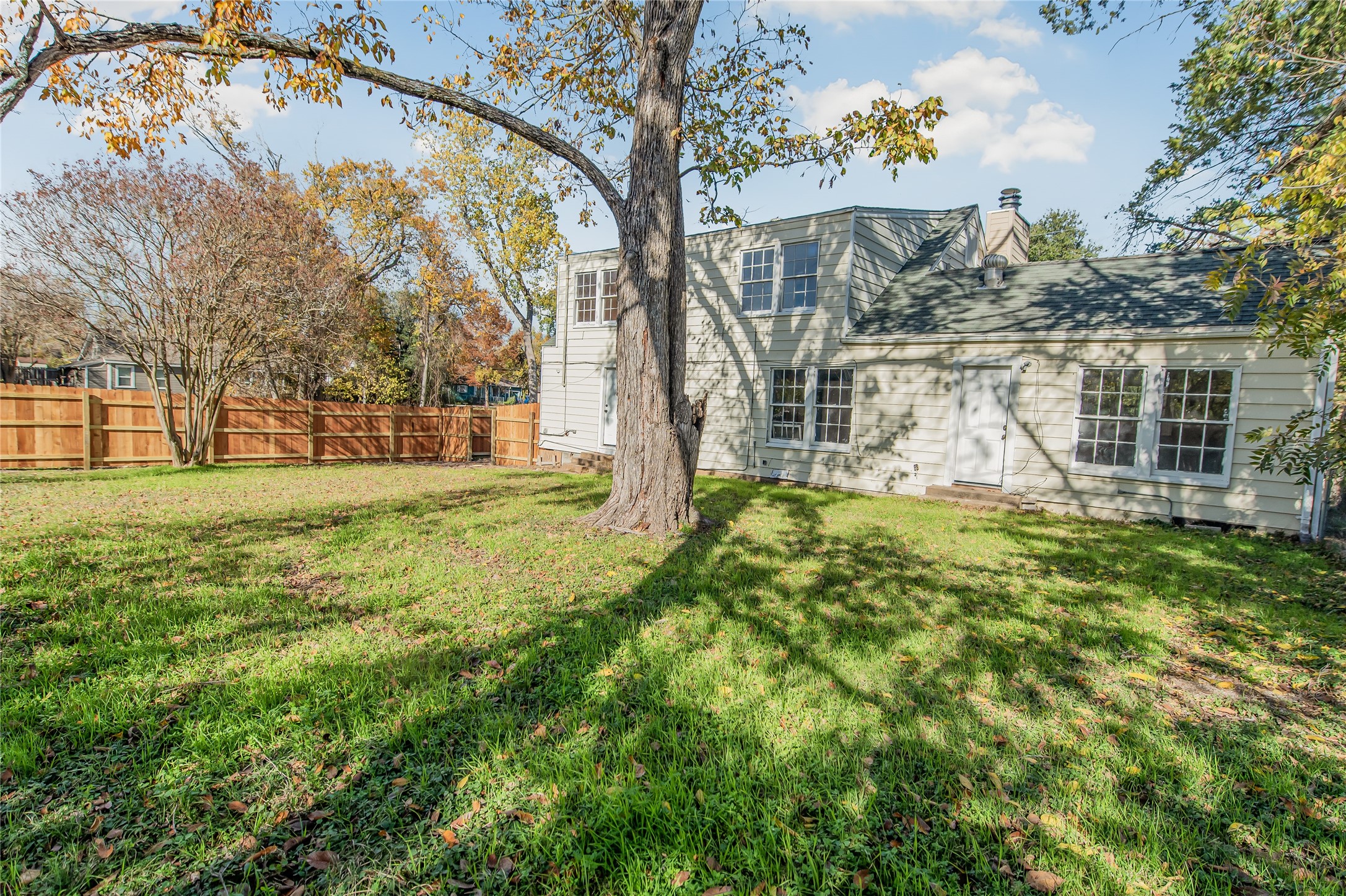1207 E 27th Street Property Photo 23