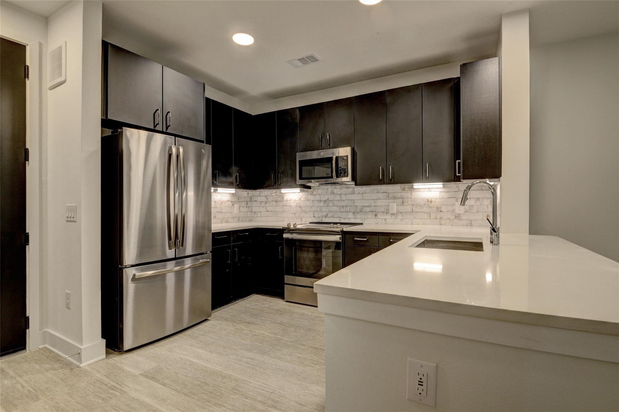 6400 Washington Street Avenue 709 Property Photo 1