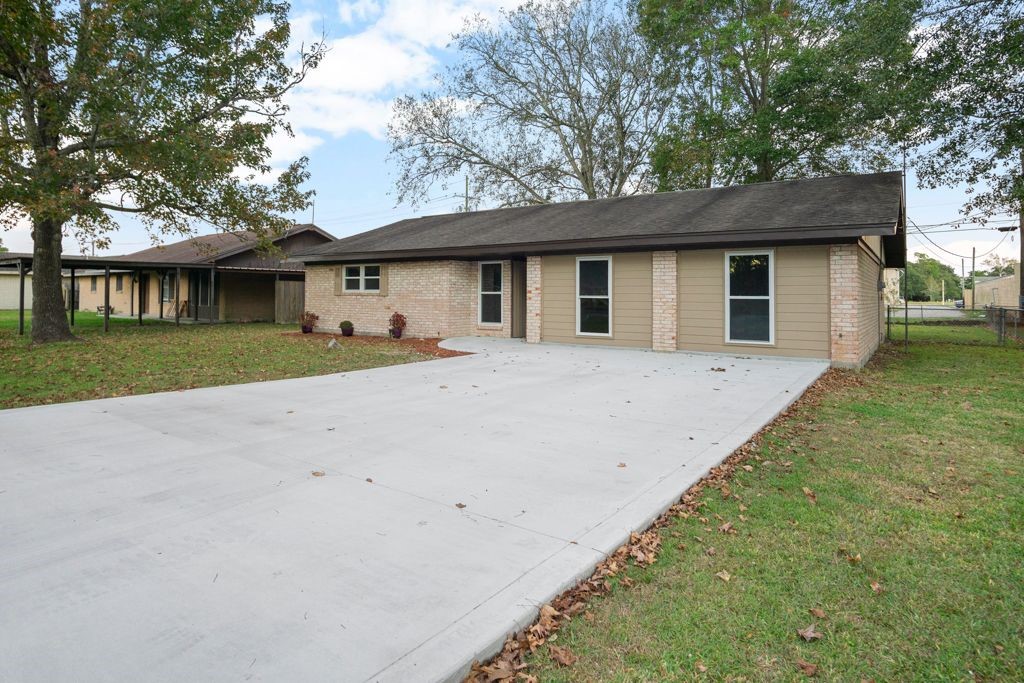 1347 E Palm Drive Property Photo 1