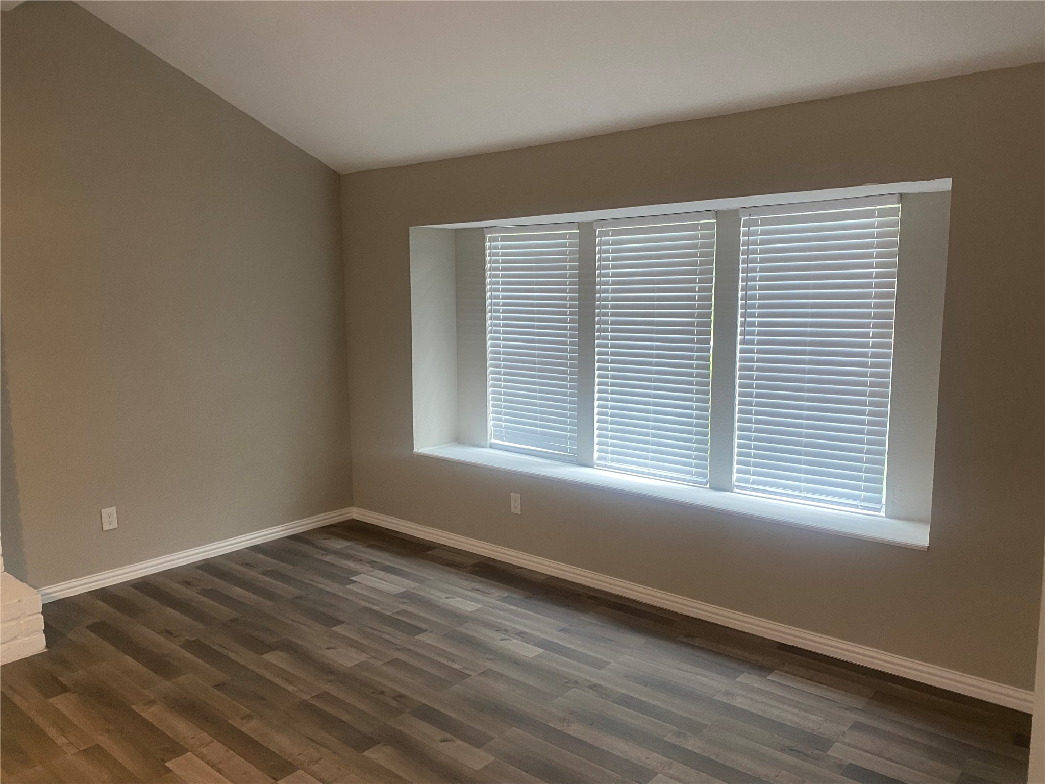 15907 Inwood Lane Property Photo 8