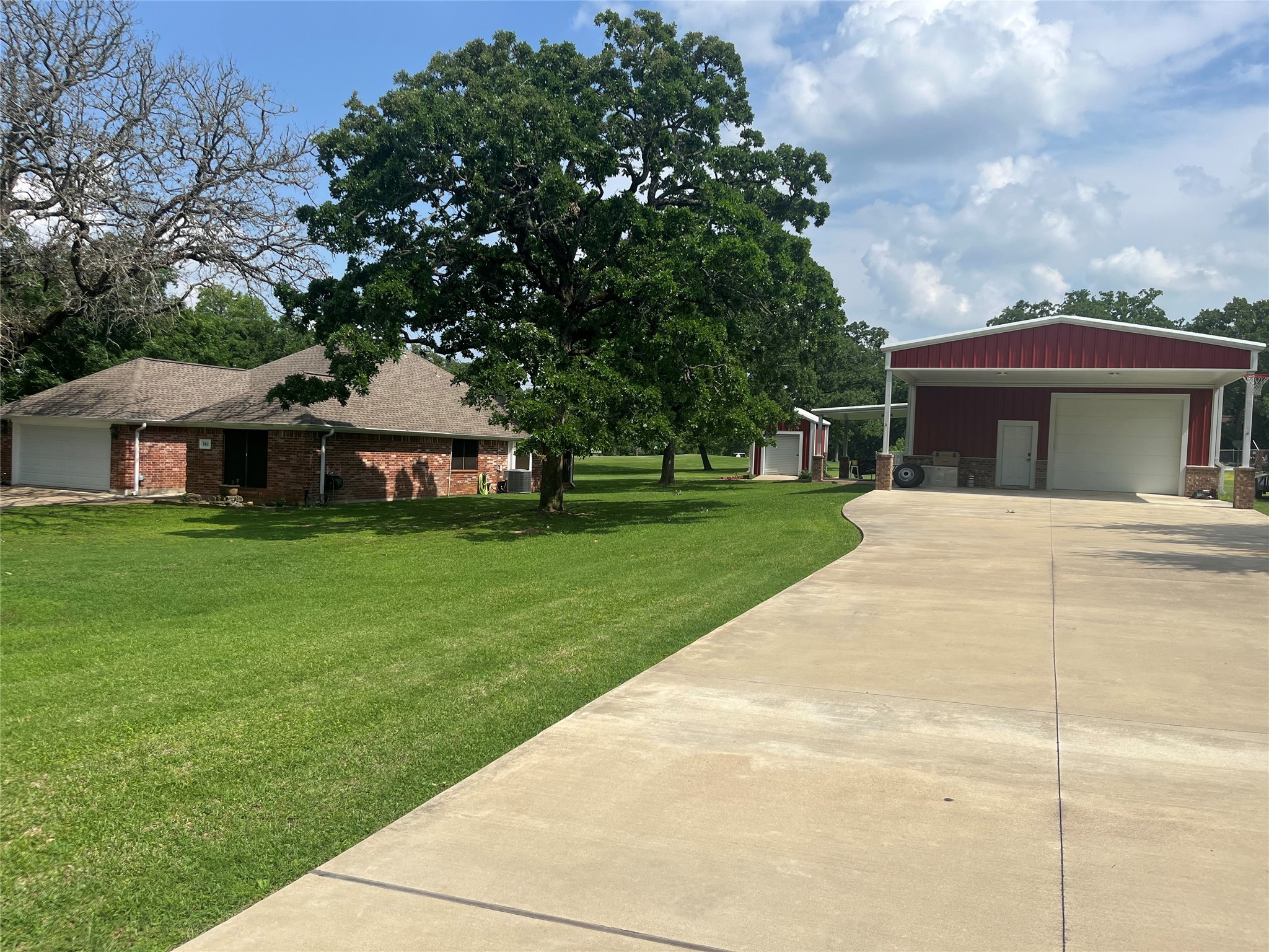 202 Golfview Drive Property Photo 1