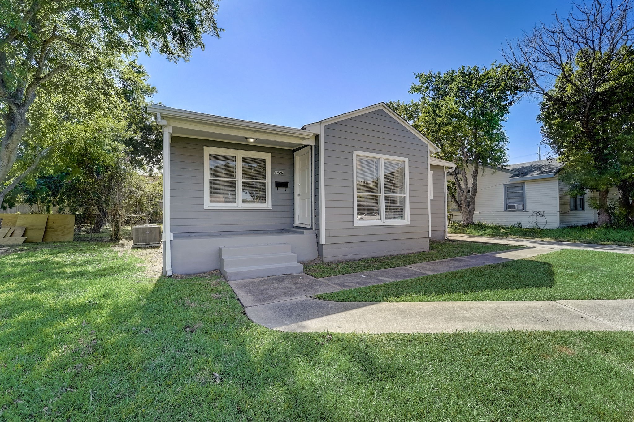 1420 Foreman Street Property Photo 2