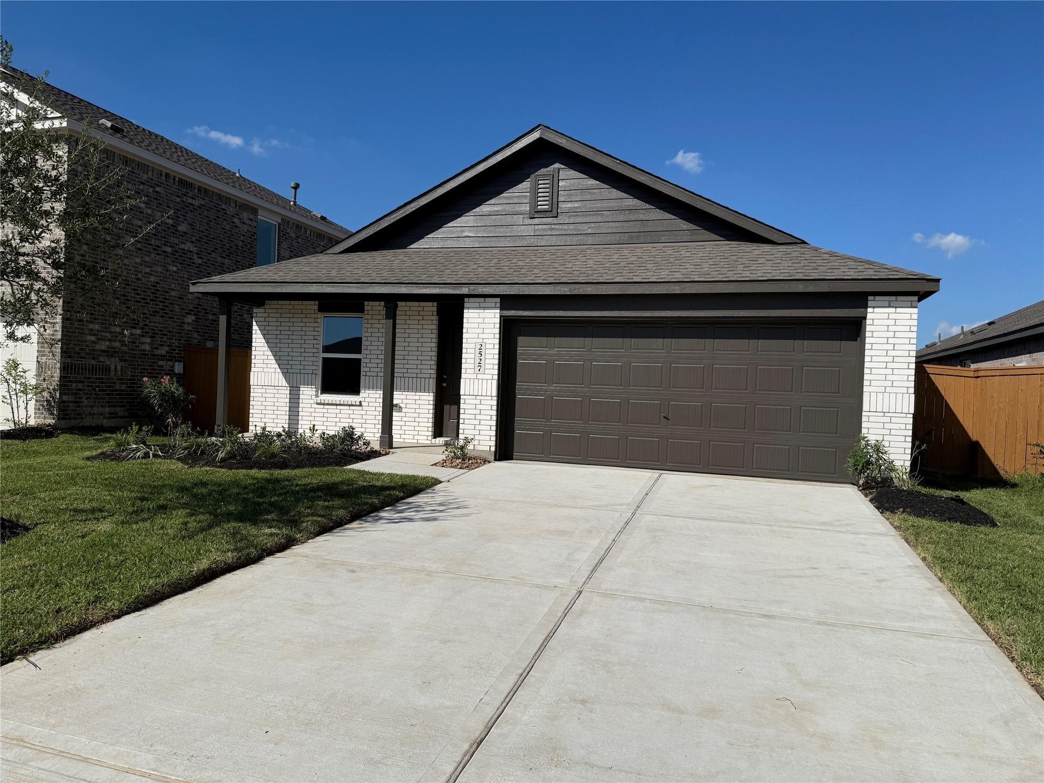 2527 Night Emerald Drive Property Photo 1