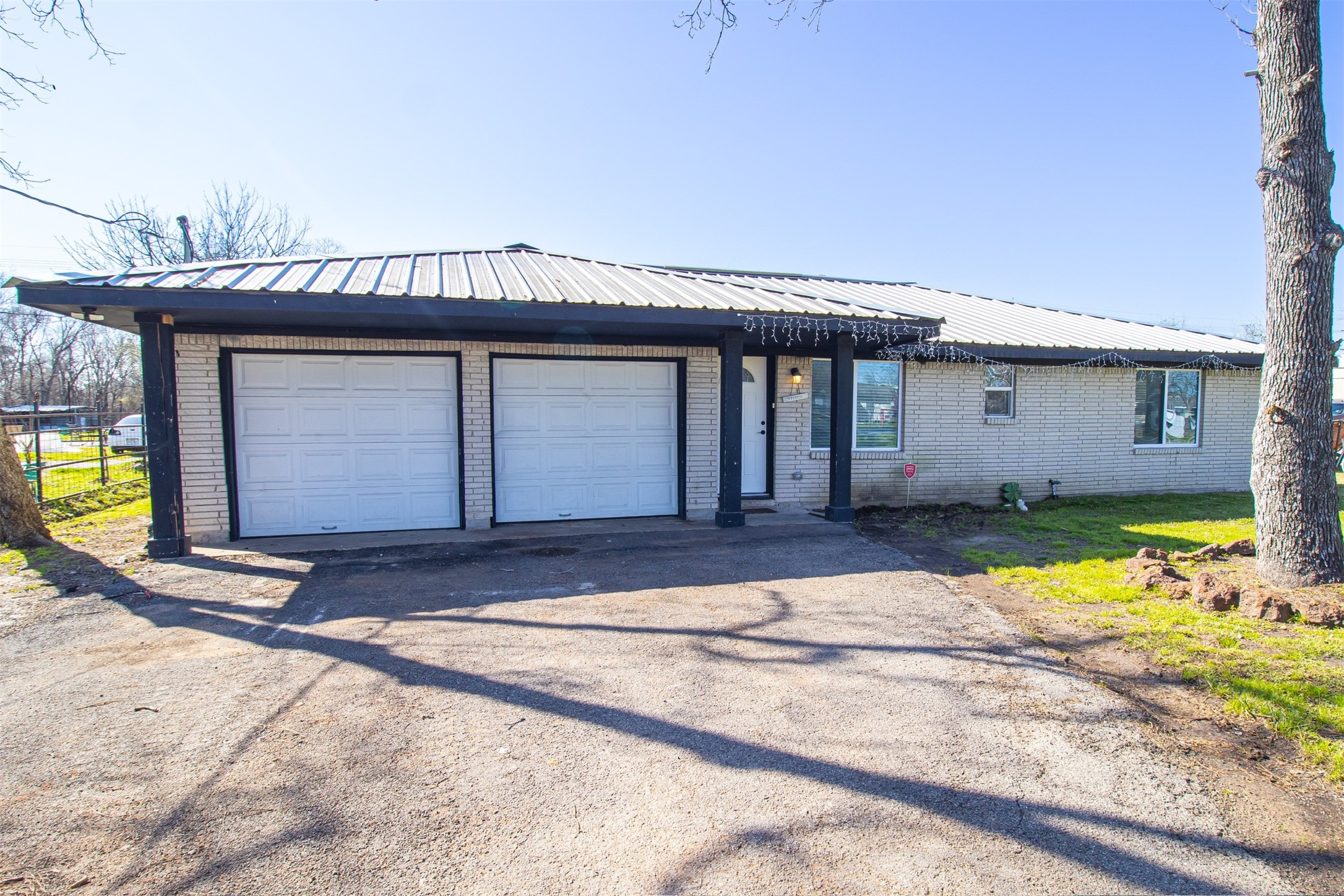 627 West Drive Property Photo 1