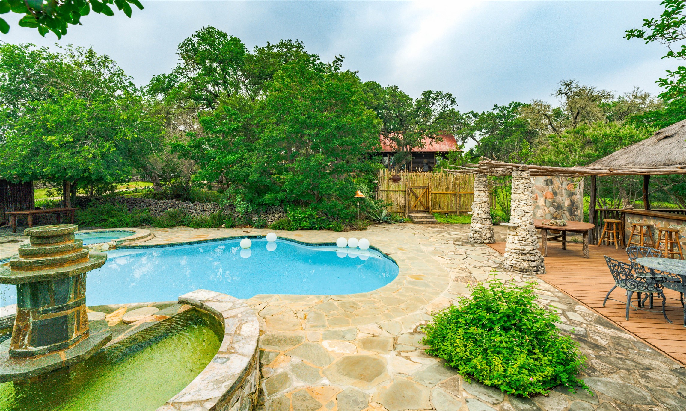1218 Oakwood Loop Property Photo 4