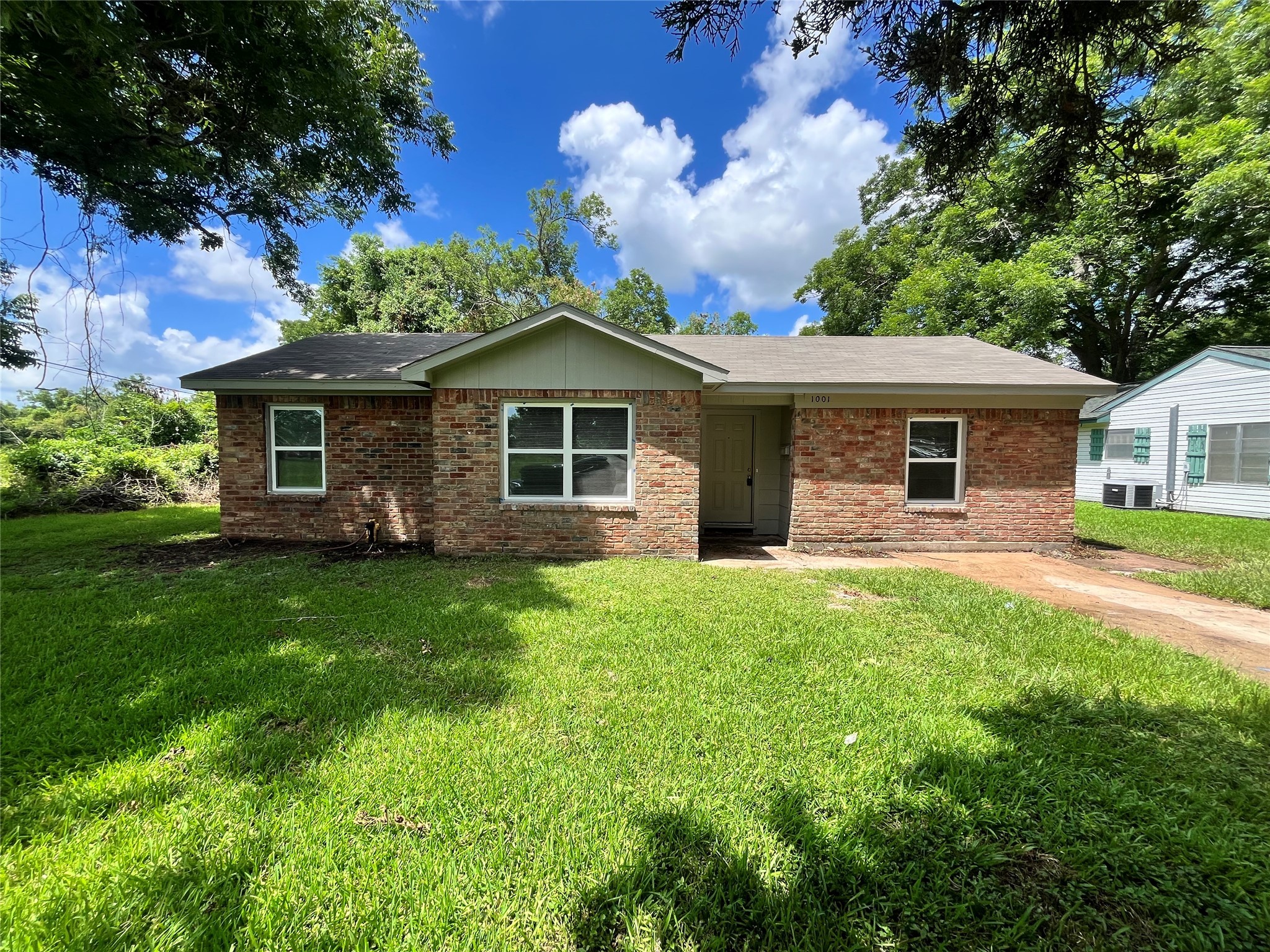 1001 Mac Drive Property Photo 1