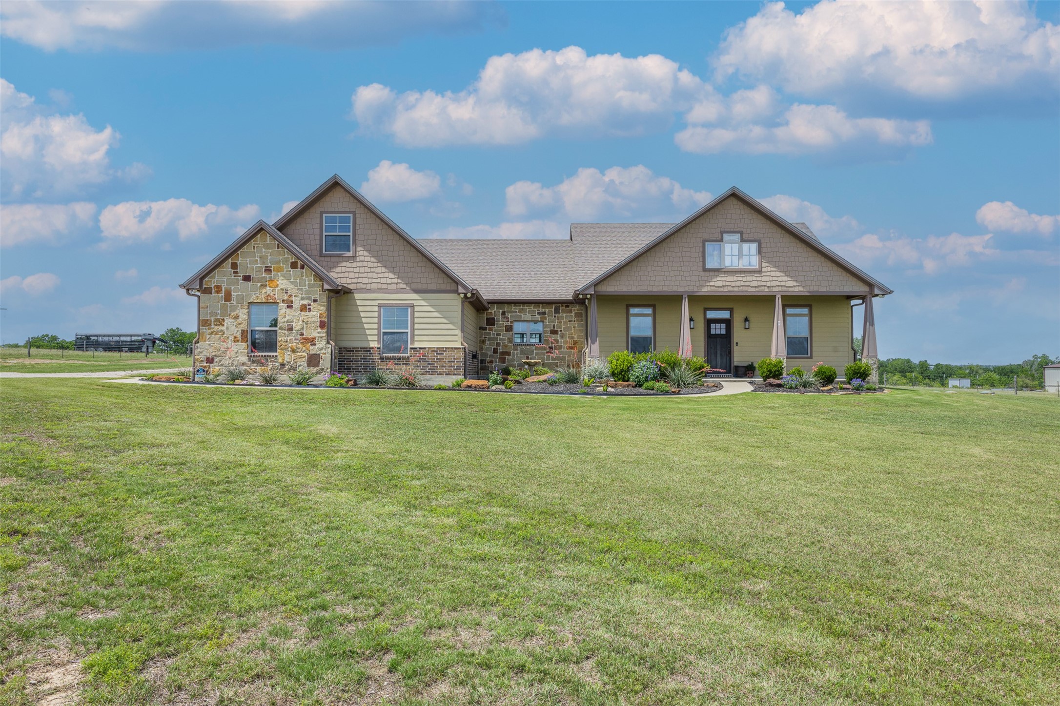 2232 FM 975 Property Photo 1