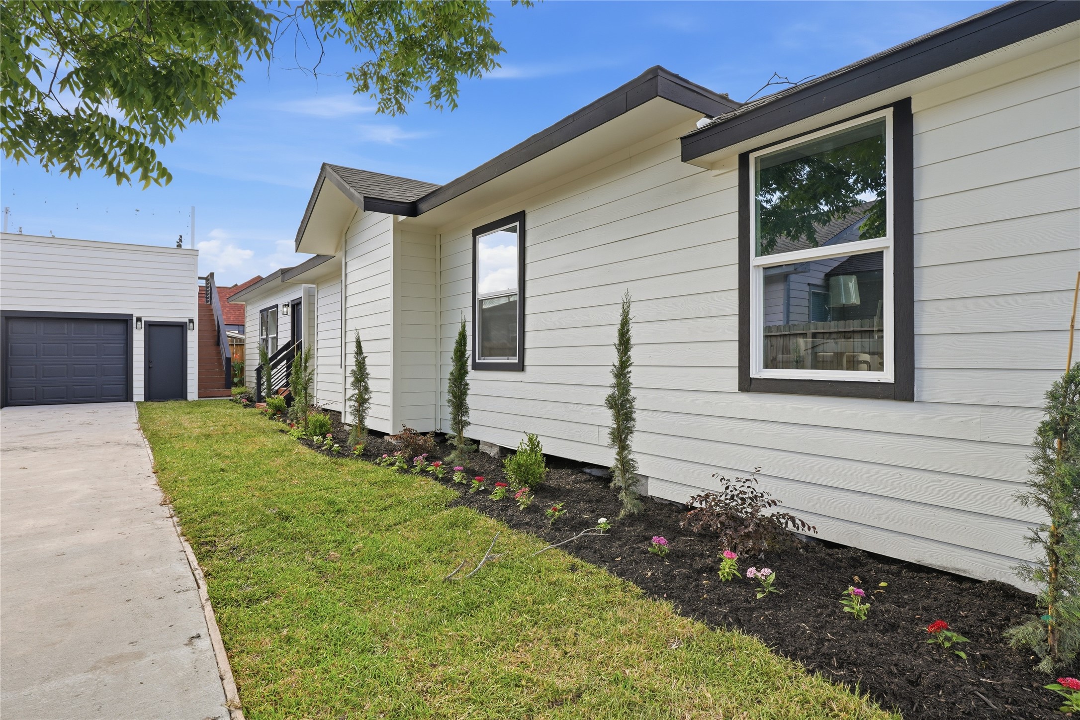 125 N Super Street Property Photo 2