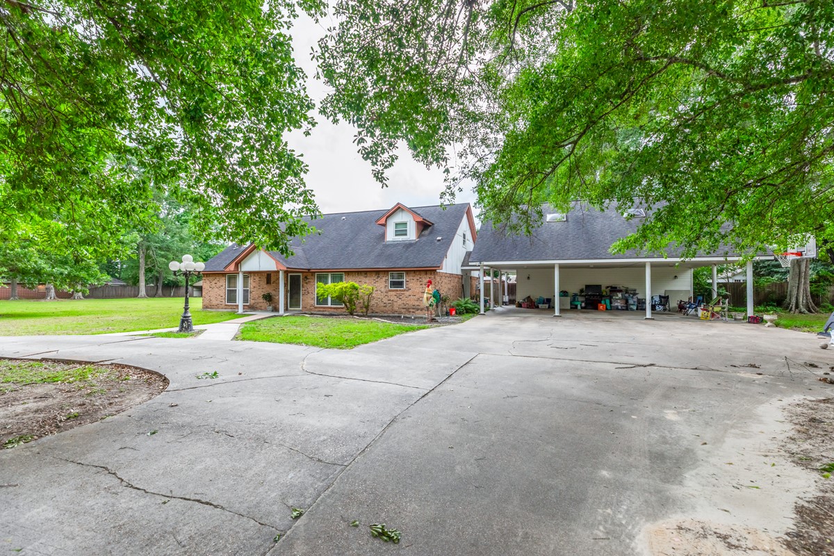 156 County Road 818 Property Photo 3