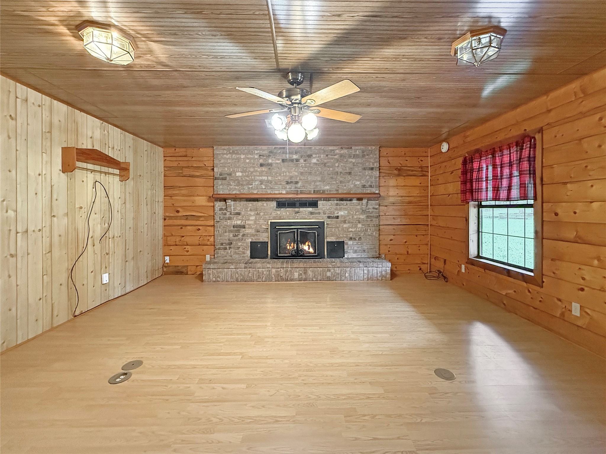1517 County Road 4250 Property Photo 8