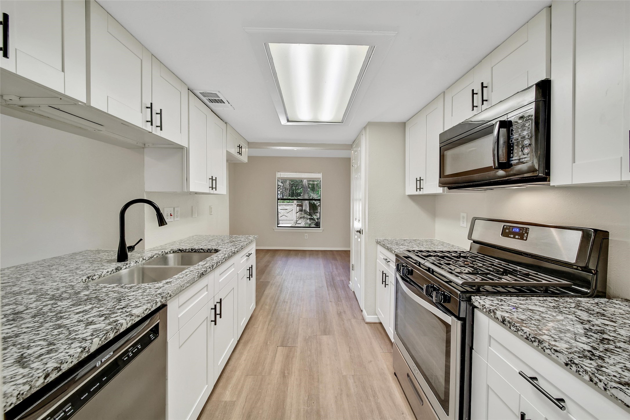 24 W Willowwood Court Property Photo 3