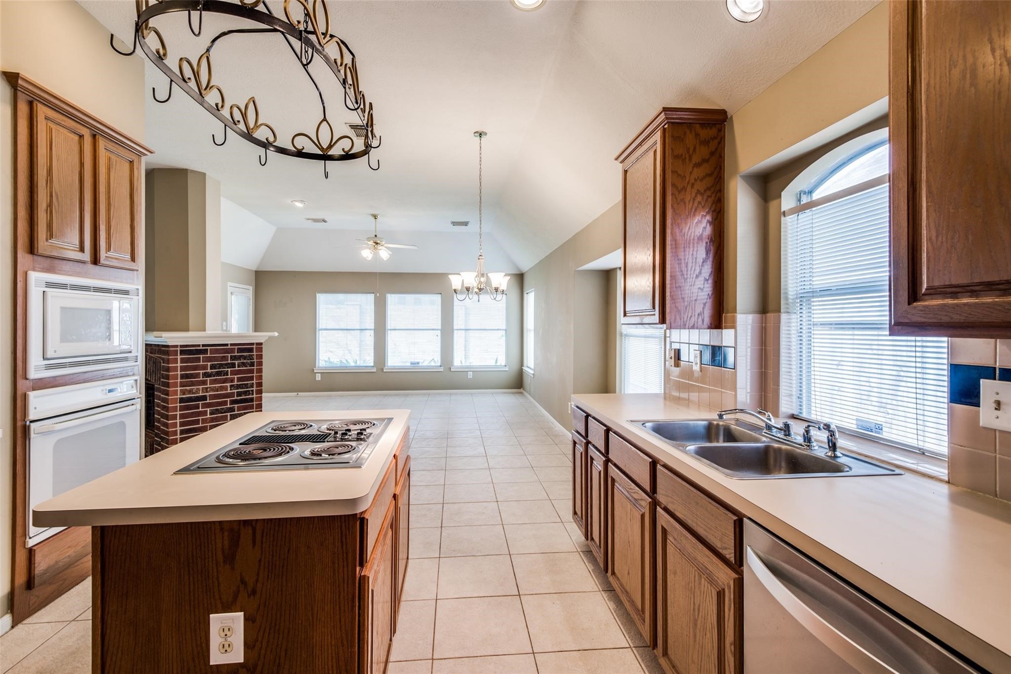 9827 Bestin Lane Property Photo 10