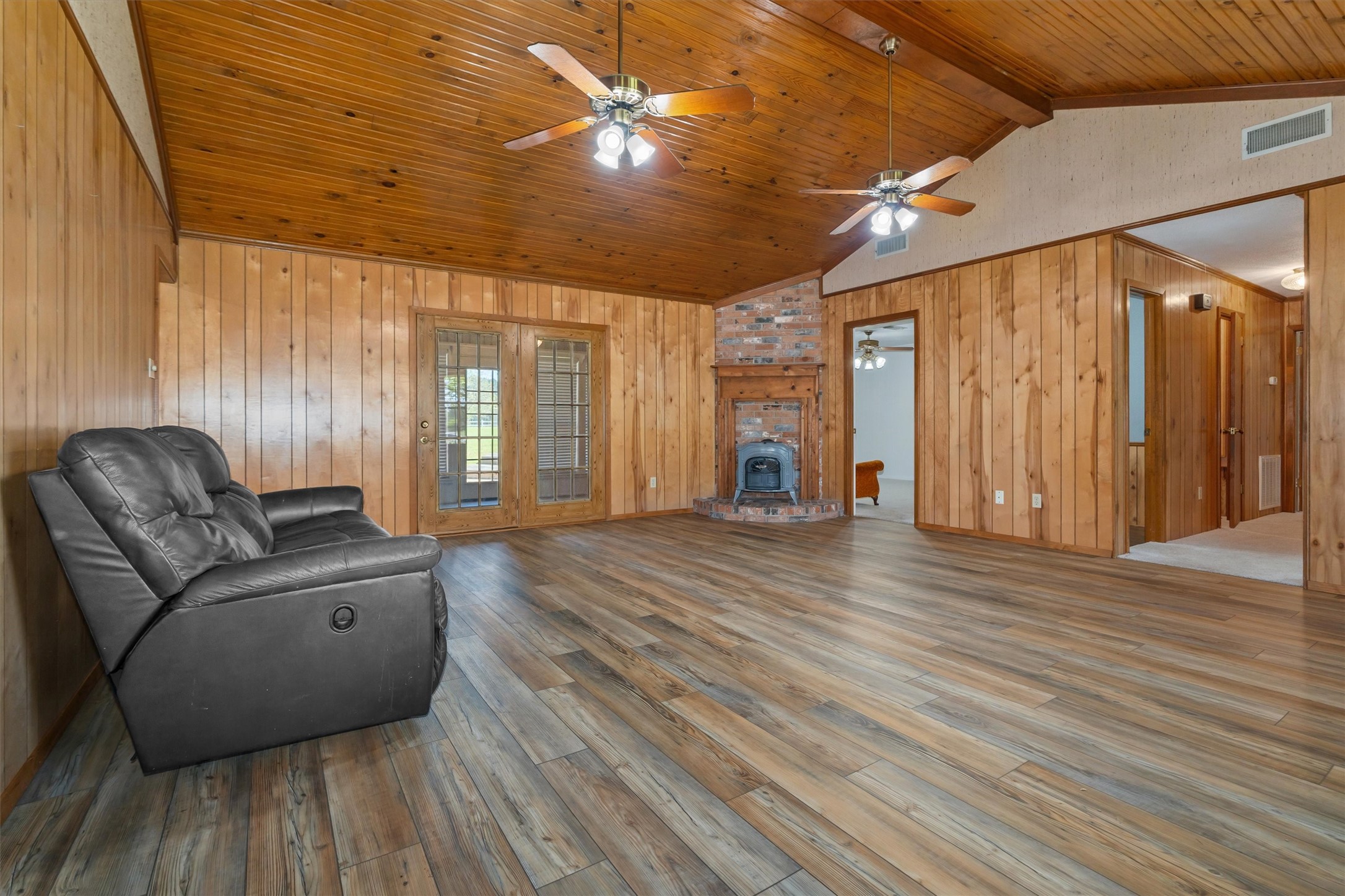 109 Meadowview Street Property Photo 4