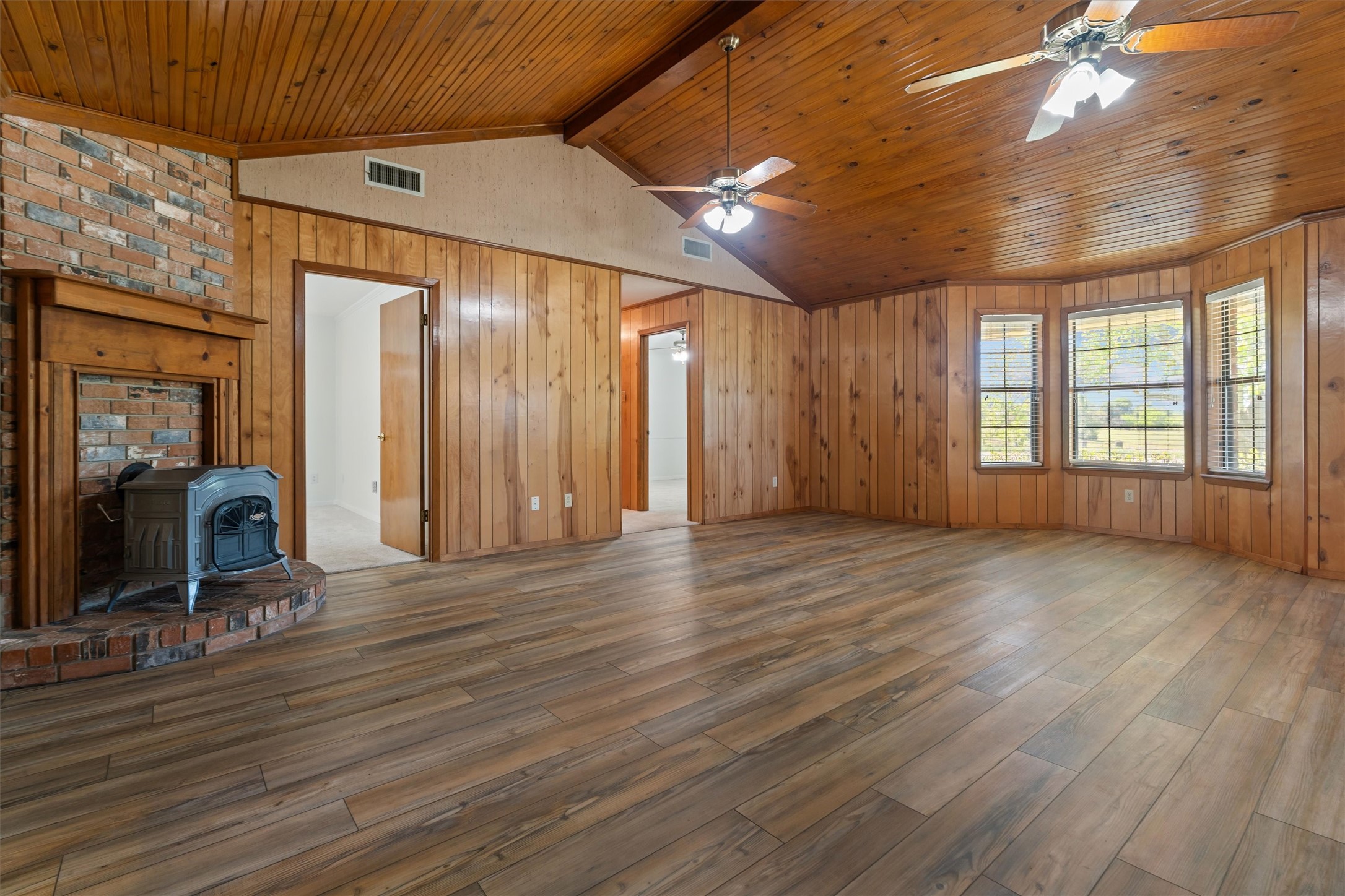 109 Meadowview Street Property Photo 5