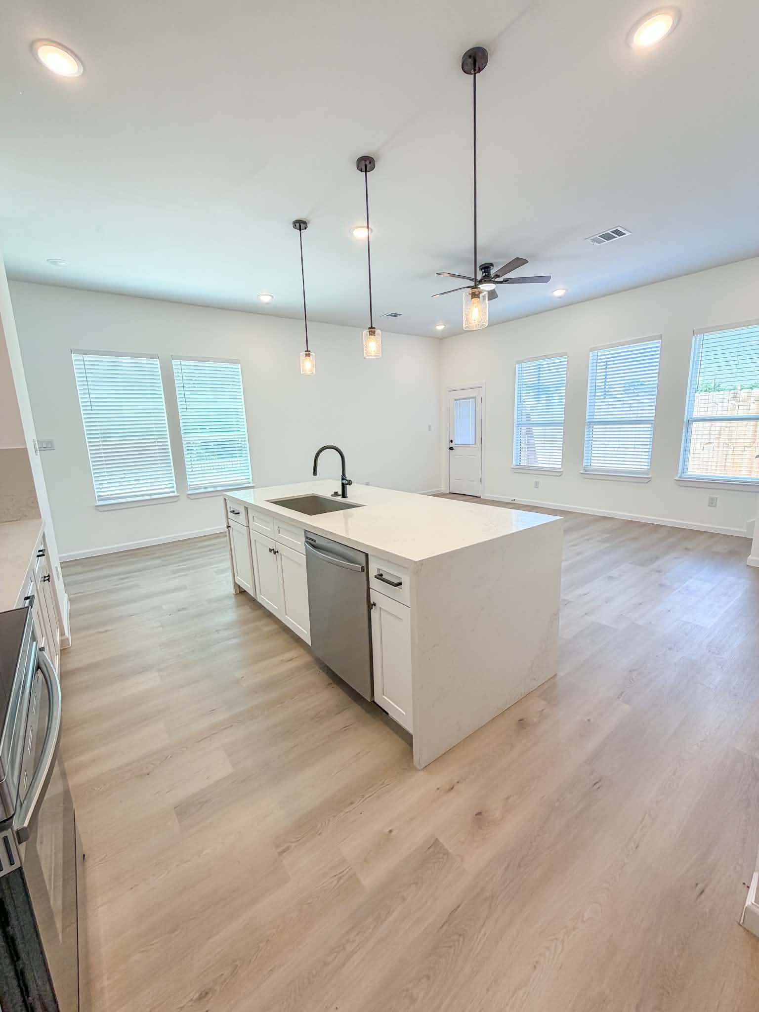 866 Rachel Street Unit E Property Photo 2