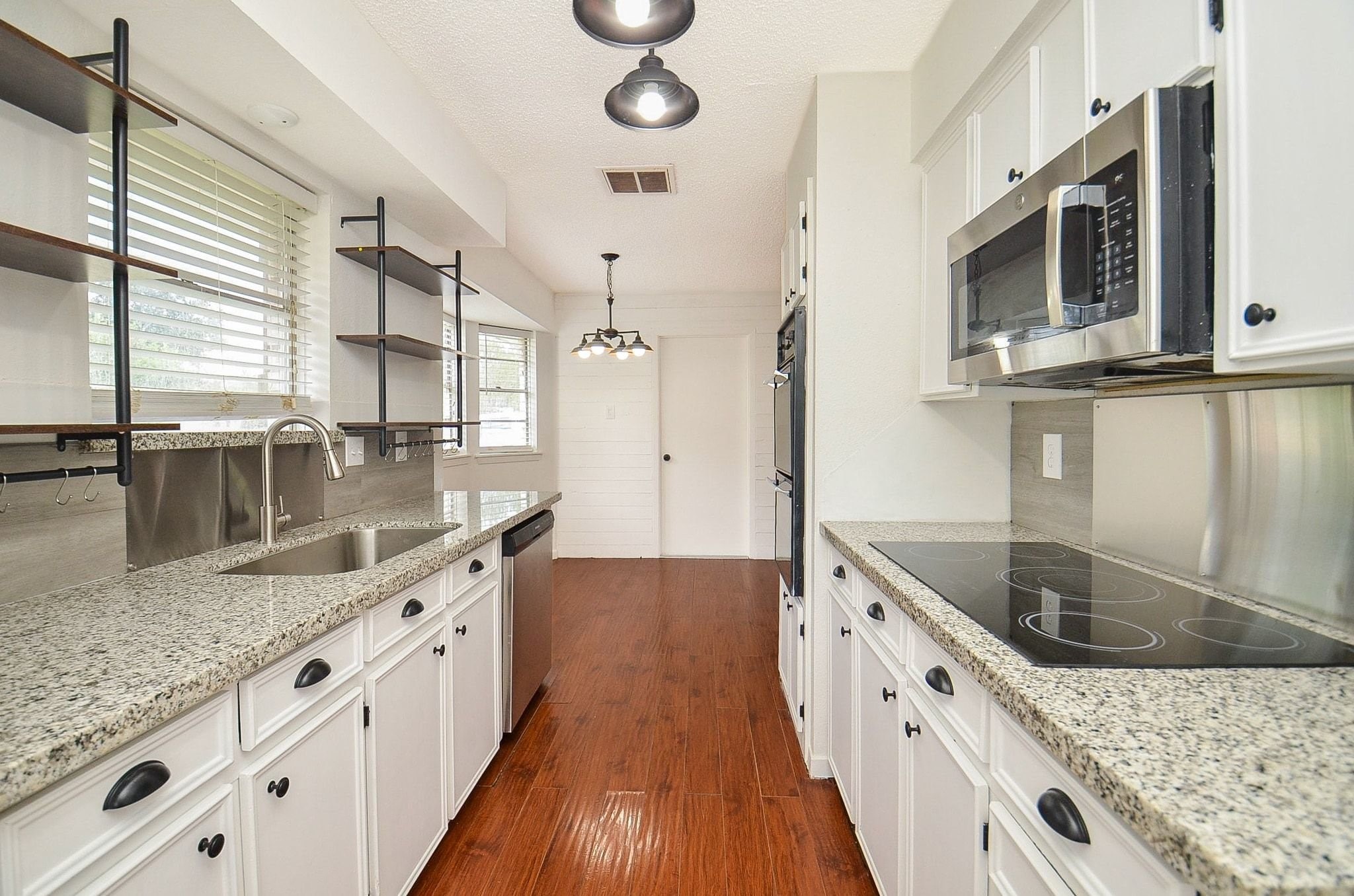 9014 Langfield Road Property Photo 15