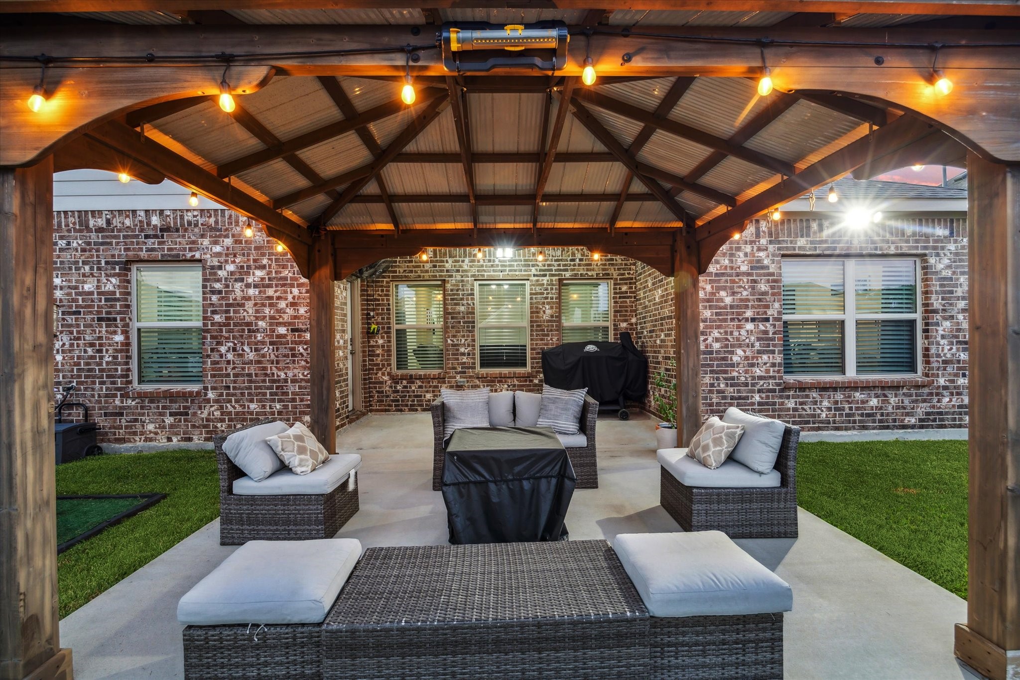 18827 Palmetto Hills Drive Property Photo 1