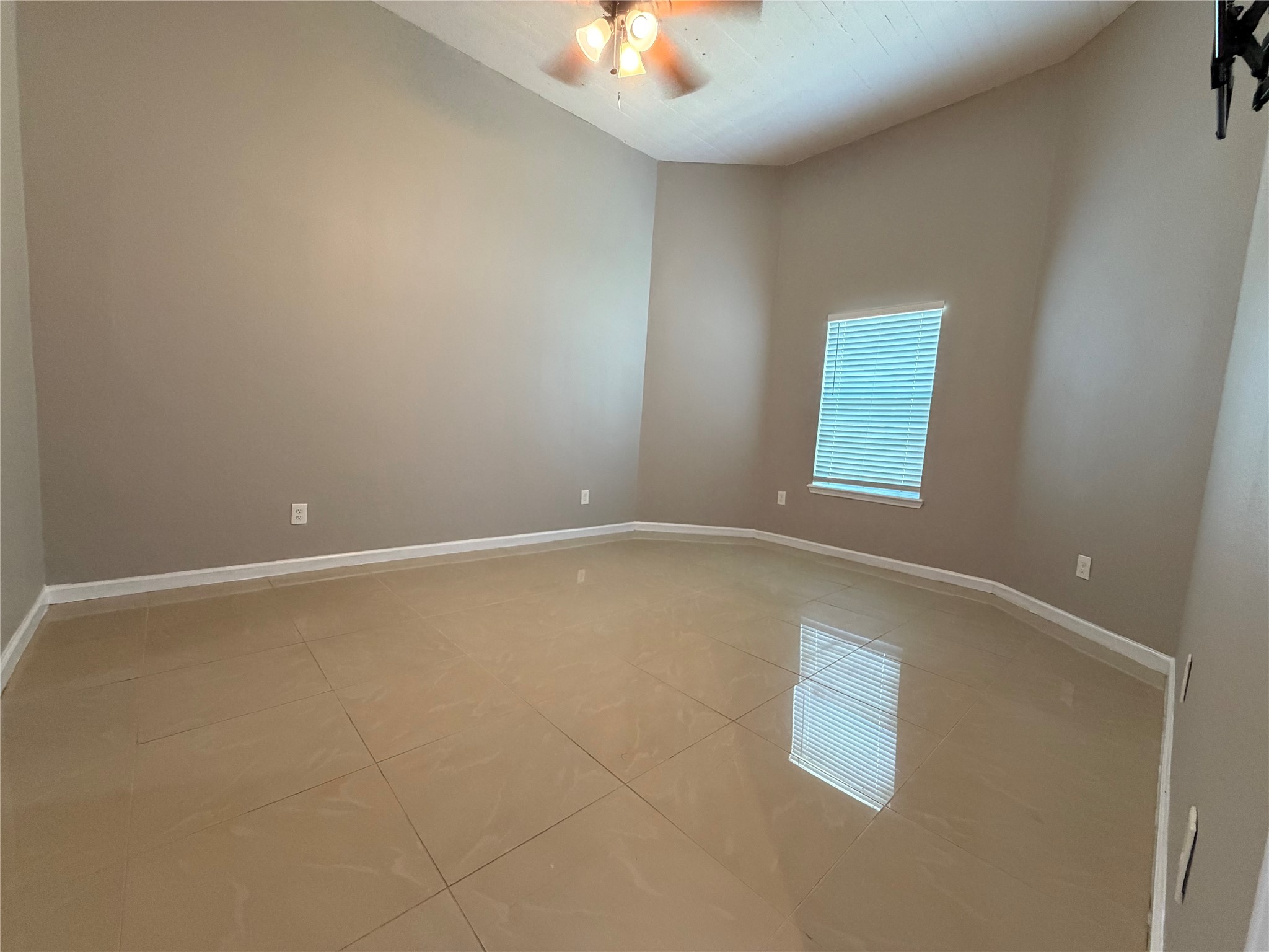 1213 30th Property Photo 4