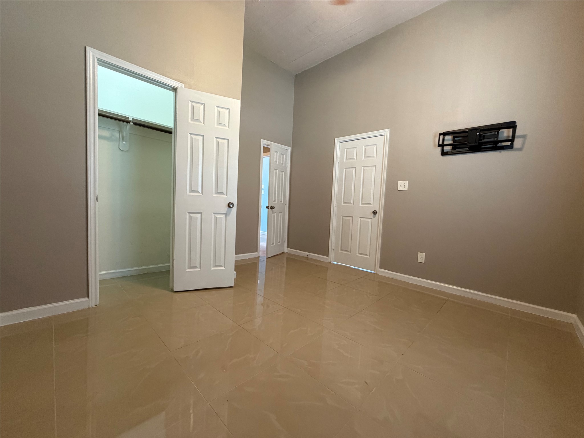1213 30th Property Photo 8