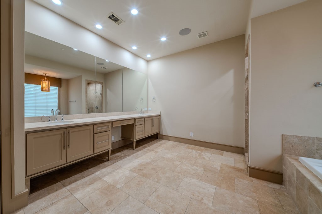 1423 Lake Pointe Parkway Property Photo 17