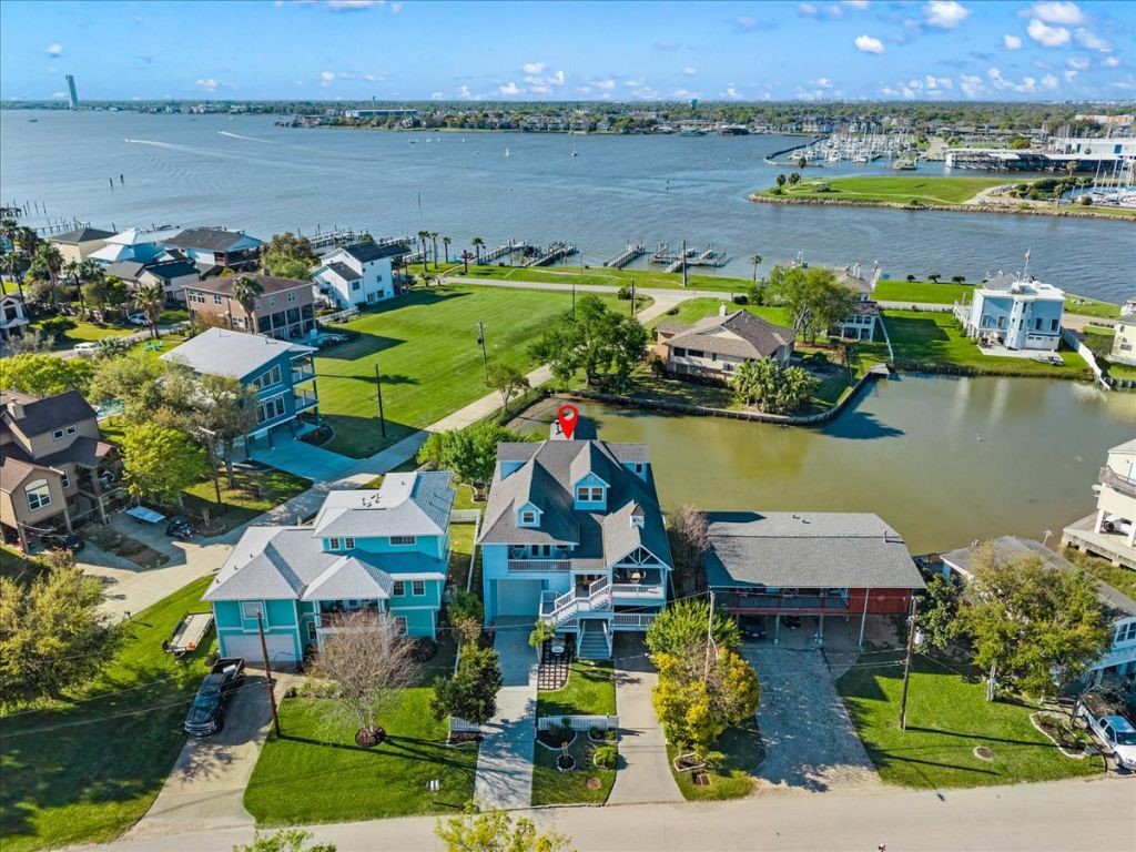 126 E Shore Drive Property Photo 3