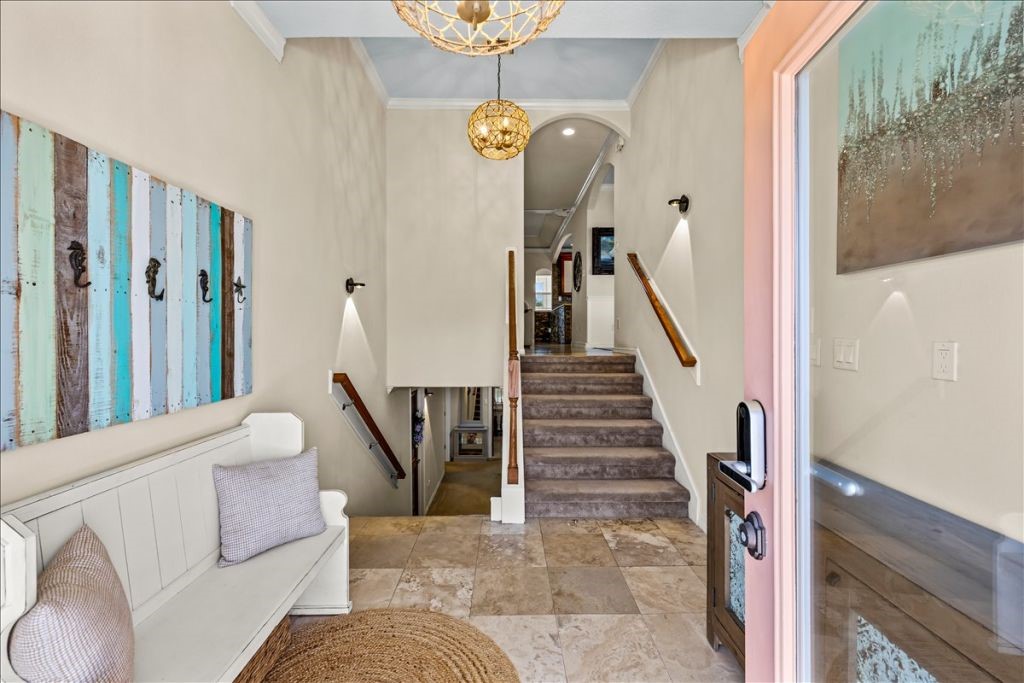126 E Shore Drive Property Photo 4