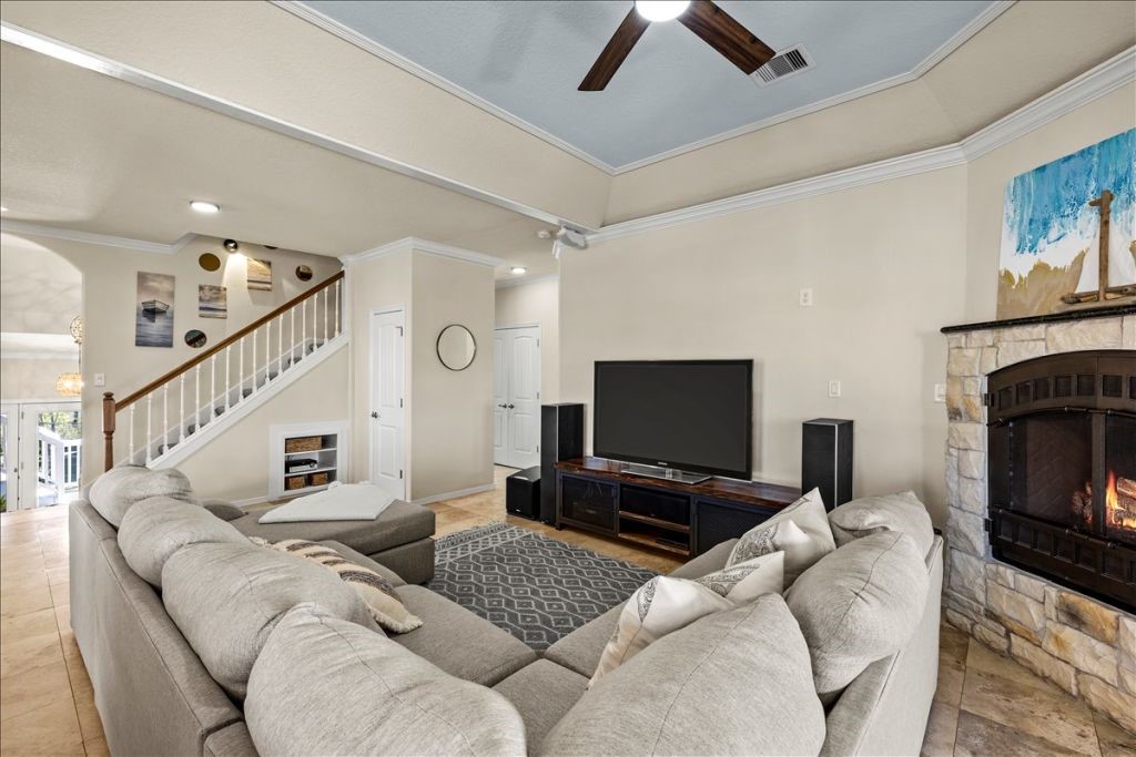 126 E Shore Drive Property Photo 7