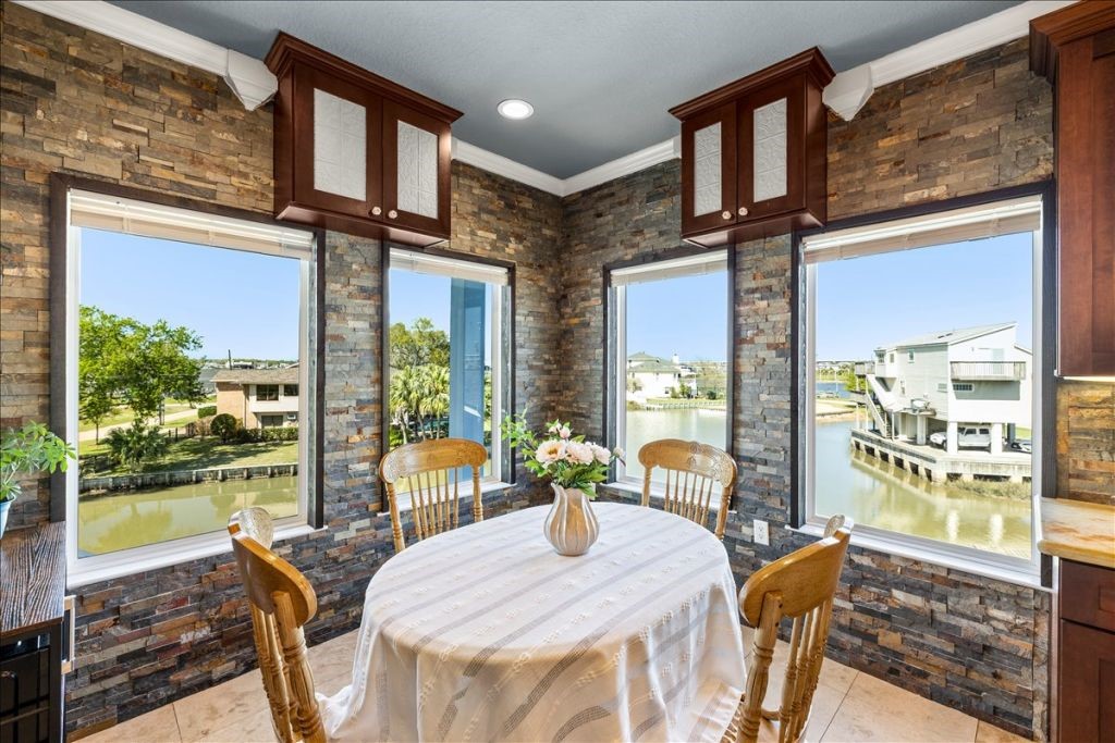 126 E Shore Drive Property Photo 14
